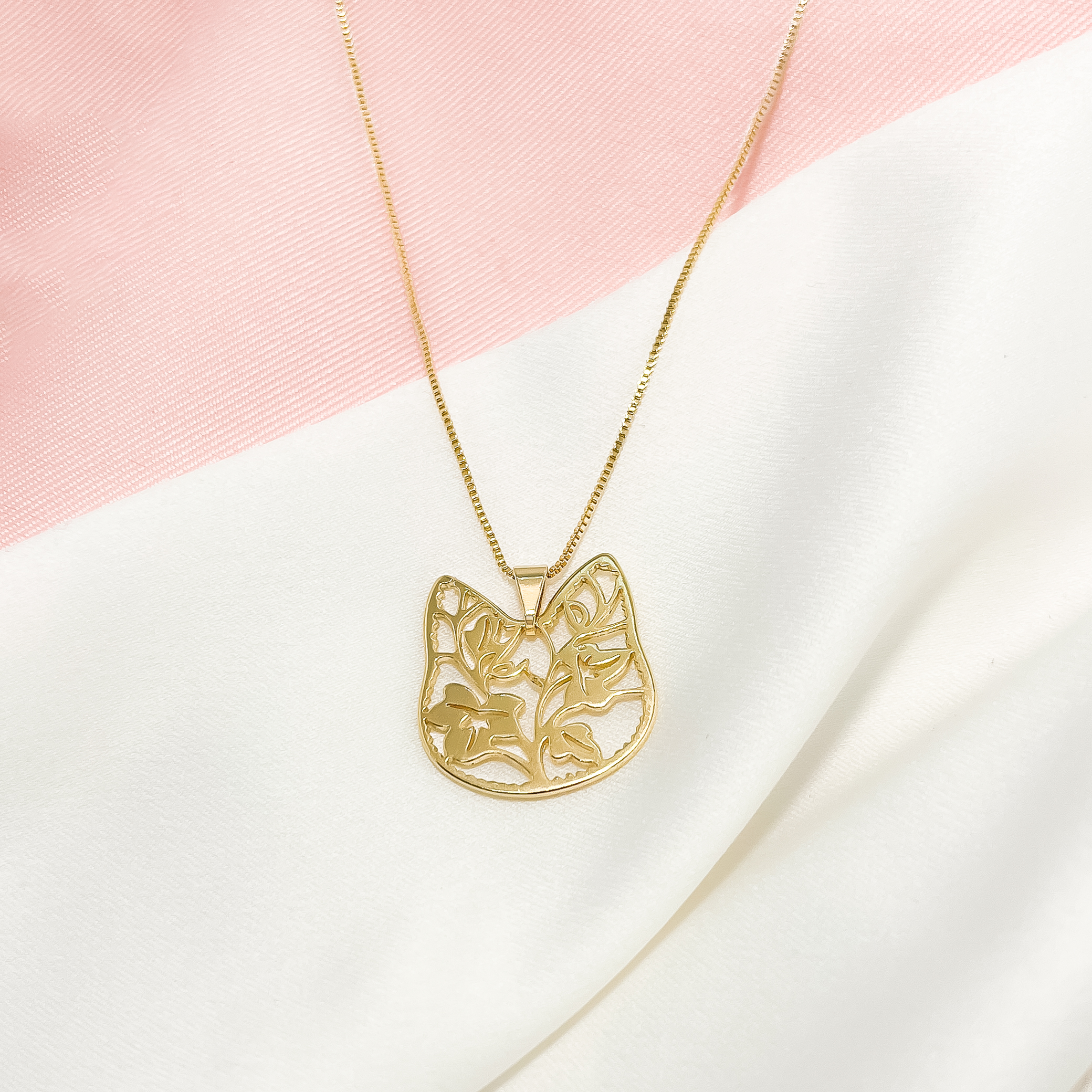 Colar de gato floral folheado a ouro 1 Colar de gato floral