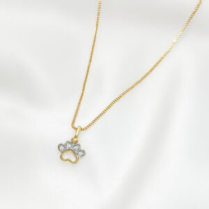 Colar mini patinha com zircônias cristal nos dedinhos