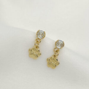 Brinco zircônia com patinha folheado a ouro