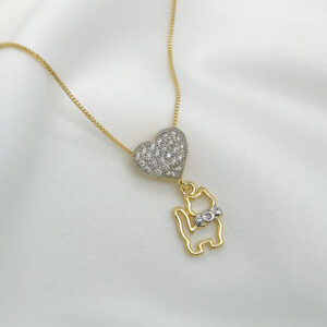 Colar coração cravejado com gato folheado a ouro