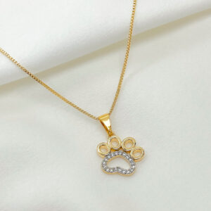 Colar de patinha com almofadinha cravejada folheado a ouro