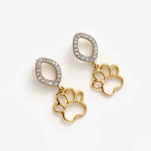 Brinco cravejado de zircônias com pata grande folheado a ouro